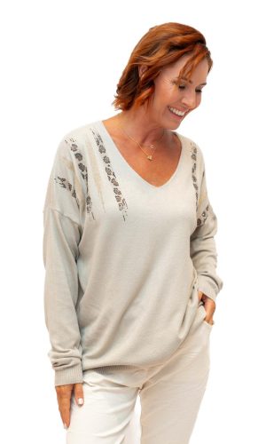 Ludo- Beige- Soft knit v neck sweater with shoulder sparkles