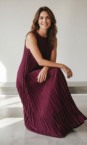 Flute - Bordeaux- Pleated embossed satin dress